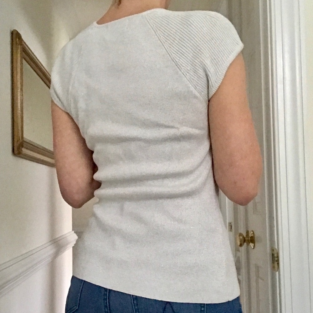 Short Sleeve Sparkly Tee w Bow Embellishment - Picture 6 of 9